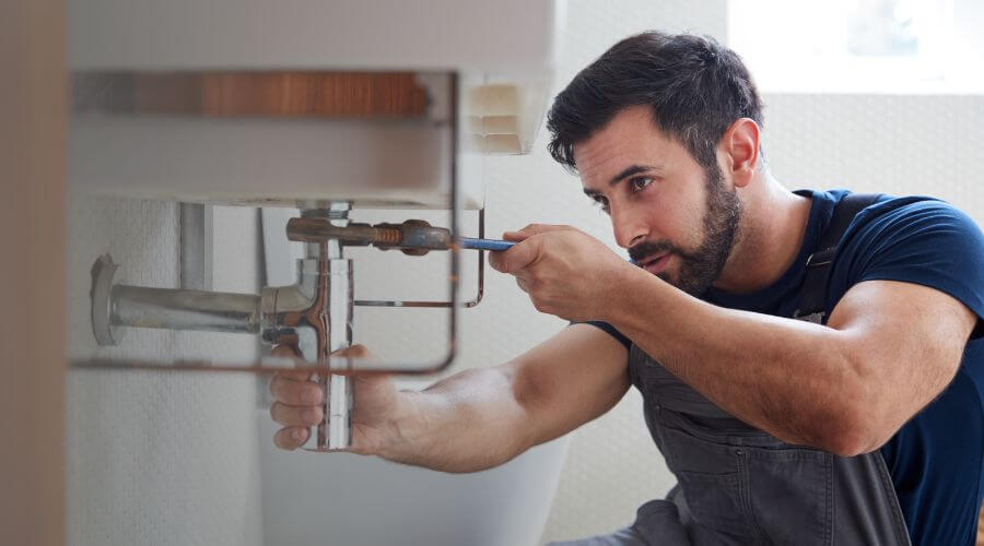 Water heater leaking fix in Dugger, IN